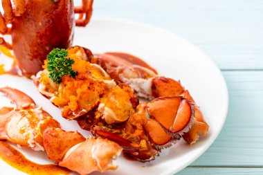 Istakoz kuyruğu biftek sosu ile