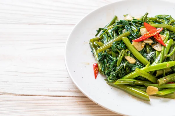 Fritto in padella cinese Morning Glory o spinaci d'acqua — Foto Stock