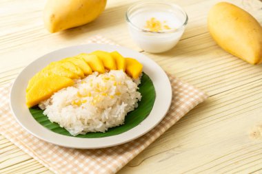 yapışkan pirinç ile mango