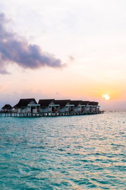 Plaj ile güzel tropikal Maldivler tatil oteli ve ada