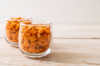 sarımsak bisküvi ekmek çubuğu