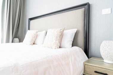 Güzel yastık yatak yatak odası dekorasyon 