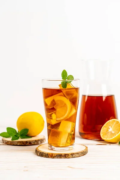 Vaso de té de limón helado — Foto de Stock