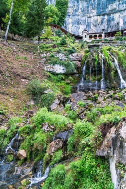 St. Beatus mağara ve şelaleler Thunersee, Sundlauenen, Swi yukarıda