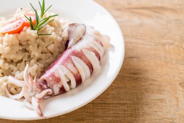 Kalamarlar veya ahtapot risotto