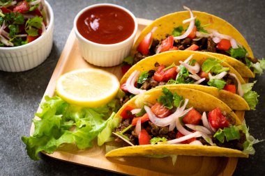 et ve sebze ile tacos 