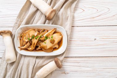 tavada kızartılmış Kral istiridye, istiridye soslu mantar