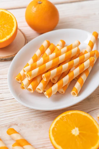 Rollo de oblea con sabor a crema de naranja —  Fotos de Stock