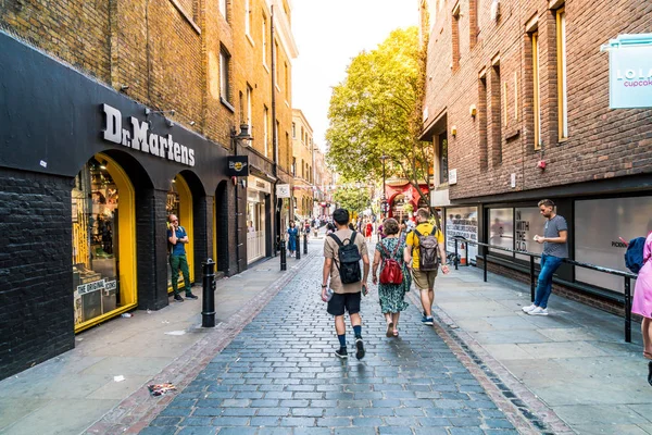 Londra - İngiltere - 27 Ağustos 2019: L'deki Covent Garden pazarının görünümü