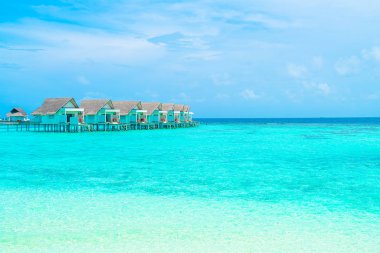 Plaj ile güzel tropikal Maldivler tatil oteli ve ada