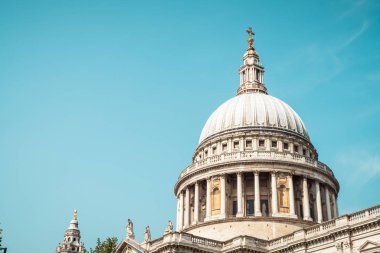 Londra'daki St. Paul Katedrali kilisesi.