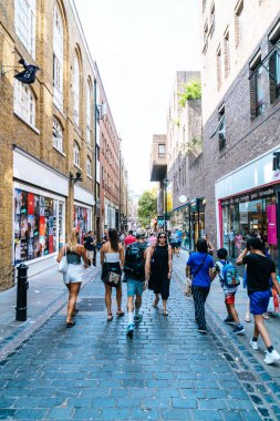 Londra - İngiltere - 27 Ağustos 2019: L'deki Covent Garden pazarının görünümü