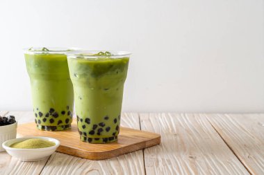 kabarcık ile yeşil çay latte