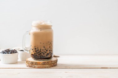 Kabarcıklar ile Tayvan süt çayı