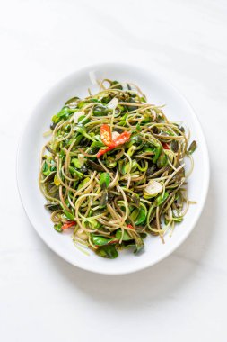 Istiridye sosu ile Kızarmış ayçiçeği Sprout