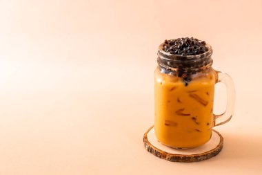 Balonlar ile Tay süt çayı