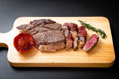 Izgara orta nadir sığır eti biftek