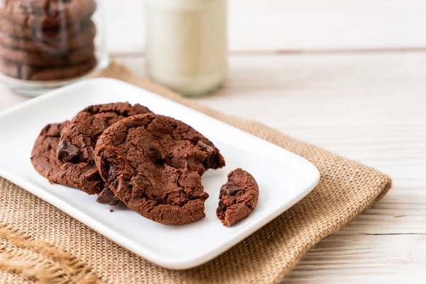 Galletas de chocolate con chispas de chocolate — Foto de Stock