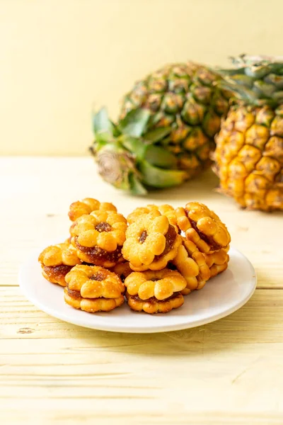 flower biscuits with pineapple jam