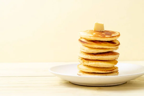 Pfannkuchen mit Butter und Honig — Stockfoto