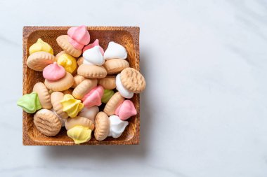 renkli şeker ile bisküvi ekmek