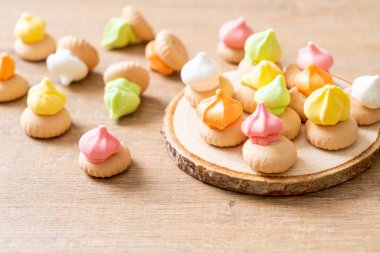 renkli şeker ile bisküvi ekmek