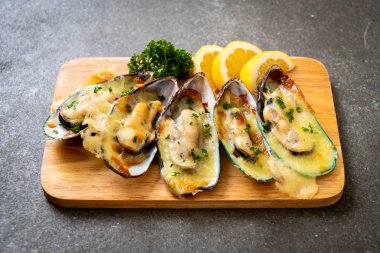 peynir pişmiş midye  