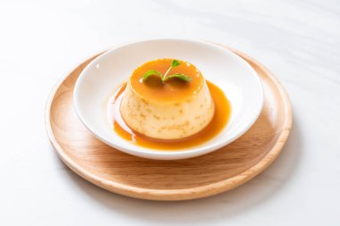 Ev yapımı karamel kremalı puding