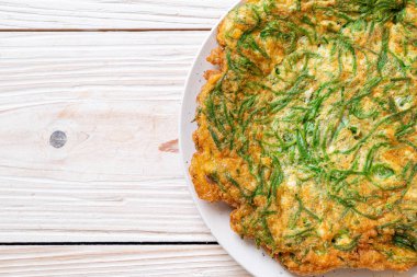  Kızarmış yumurta ve baharatlı karides hamur tırmanma