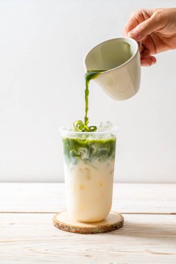 buzlu Matcha latte yeşil çay