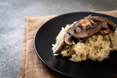 Risotto mantar ve peynir ile