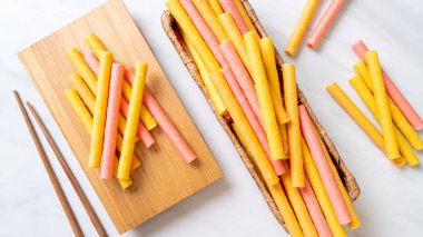 renkli gofret rulo sopa