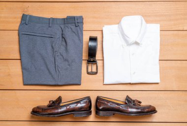 Güzel rahat erkek giyim ve moda seti 