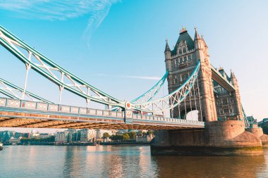 Londra 'daki kule köprüsü