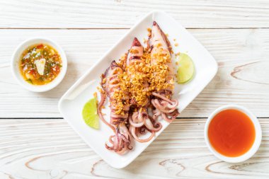 sarımsaklı kızarmış kalamar