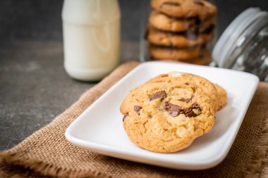 Çikolata parçacıklı kurabiye. 