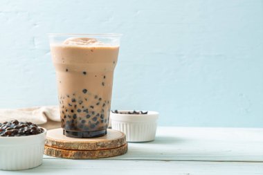 Kabarcıklar ile Tayvan süt çayı