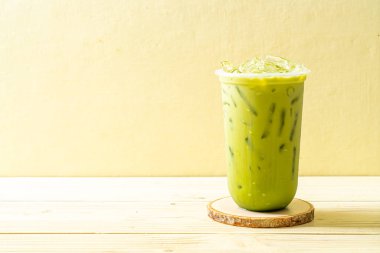 buzlu Matcha latte yeşil çay