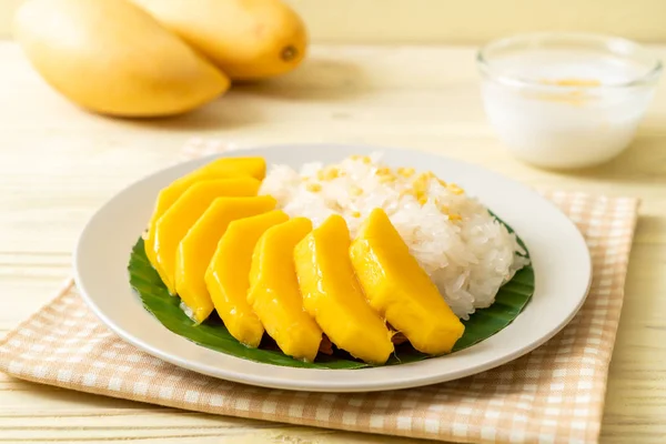 Mango mit klebrigem Reis — Stockfoto