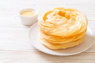 Kızarmış gevrek roti hamur