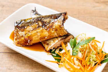 Teriyaki soslu ızgara Saba balık biftek