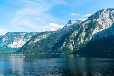 Avusturya Alpleri'nde Hallstatter Gölü