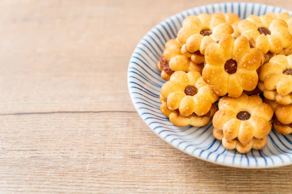 biscuit with pineapple jam