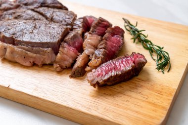 Izgara orta nadir sığır eti biftek