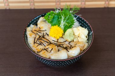 engawa pirinç kase (donburi tepesinde)