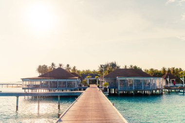 Plaj ile güzel tropikal Maldivler tatil oteli ve ada
