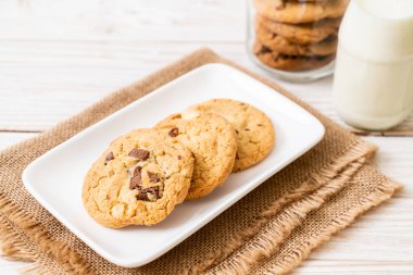 Çikolata parçacıklı kurabiye. 