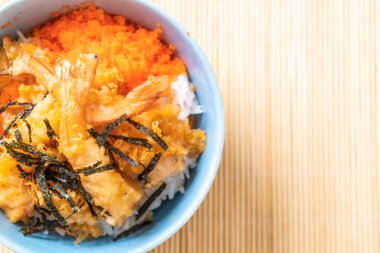 karides tempura pirinç kase karides yumurta ve deniz yosunu ile