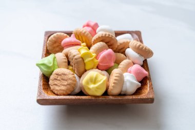 renkli şeker ile bisküvi ekmek