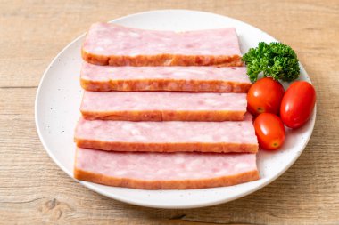 dilimlenmiş domuz pastırması Barbekü